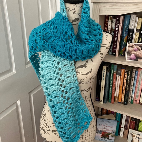 🦋 Handmade Crocheted Ombre Scarf/Shawl NWOT - Picture 6 of 13
